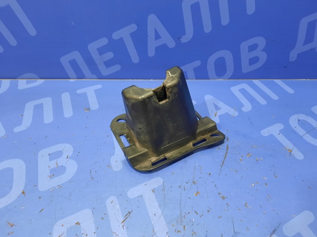 Кронштейн форсунки омивача фар 51657223006 BMW