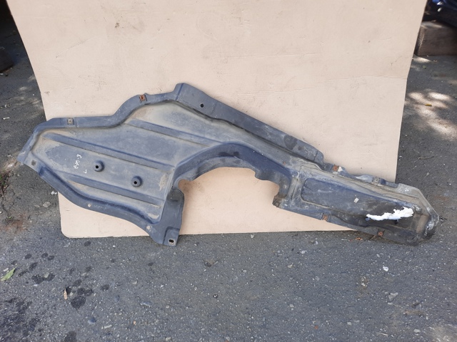 Накладка заднього скла 51757172077 BMW