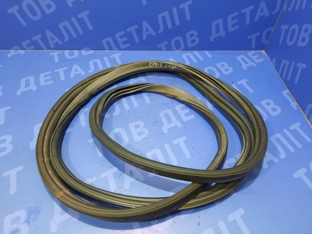 Прокладка кришки багажника 51767177284 BMW