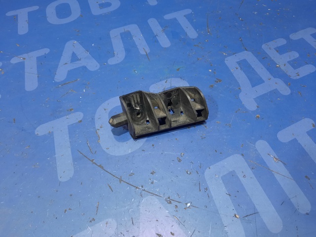 Кронштейн бампера переднього, зовнішній правий 57707AG110 SUBARU