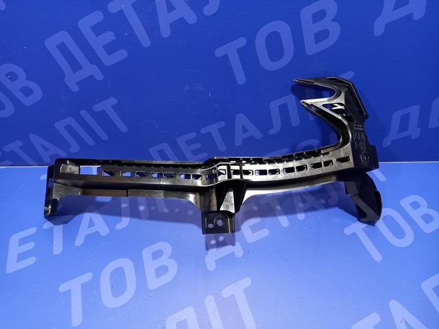 Кронштейн бампера переднього, правий 57707AN00A SUBARU