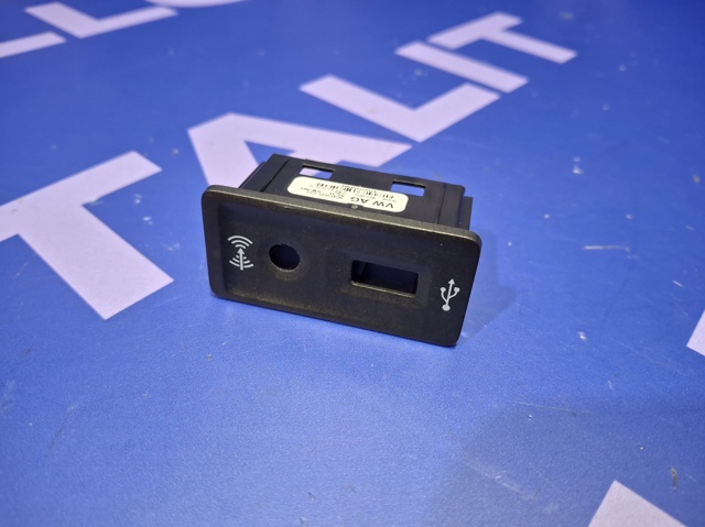 Зарядний пристрій USB 5G0035222 VAG