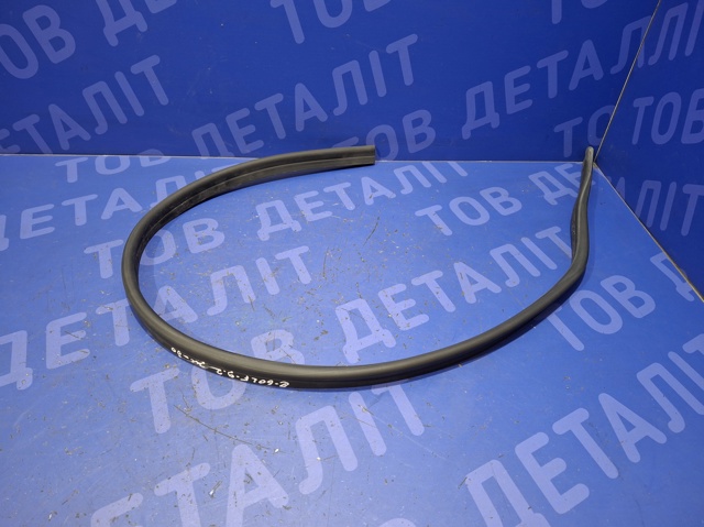 Ущільнювач під капот 5G0823723B VAG