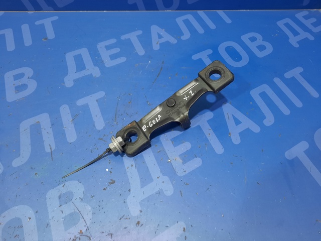 Петля-зачіп (відповідна частина) замка дверей задніх 3-х/(5-х) / кришки багажника 5G0827517D VAG