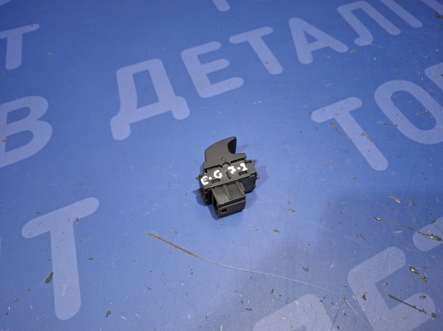 Кнопка вмикання двигуна склопідіймача задня 5G0959855H VAG