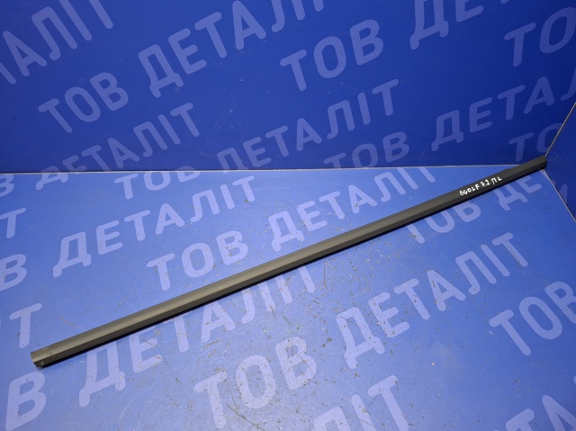 Молдинг опускного скла нижній, двері передньої, лівої 5G4837477D5AP VAG