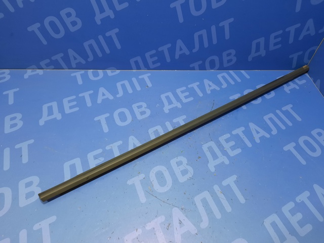 Молдинг опускного скла нижній, двері передньої, правої 5G4837478D5AP VAG