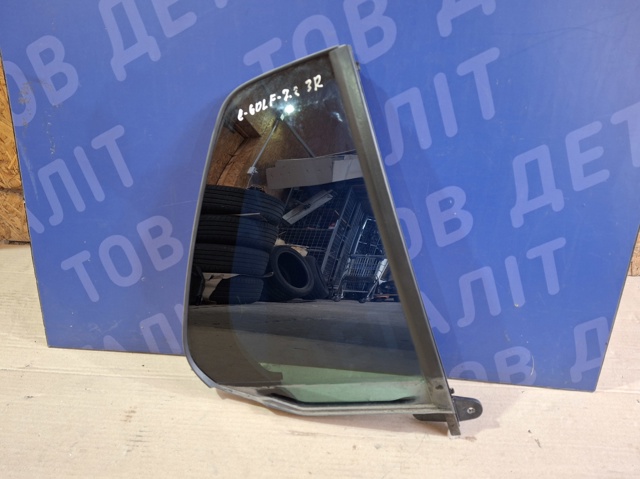 Куточок задніх правих дверей 5G6845214C VAG