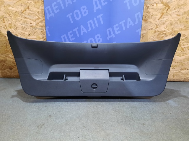 Обшивка-облицювання кришки багажника / 3-х/5-х дверей 5G6867605E82V VAG