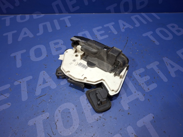 Замок задніх дверей, правих 5K4839016AF VAG