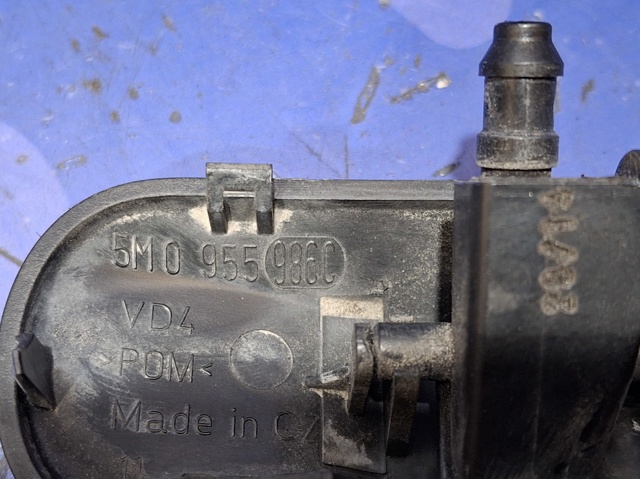 Сопло склоомивача вітрового скла 5M0955986C9B9 VAG
