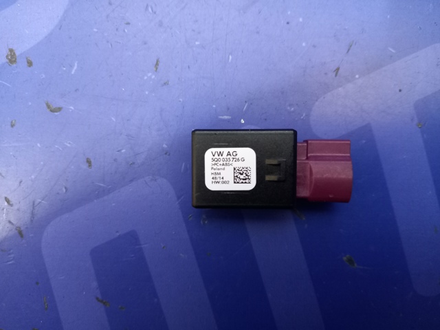 Зарядний пристрій USB 5Q0035726 VAG