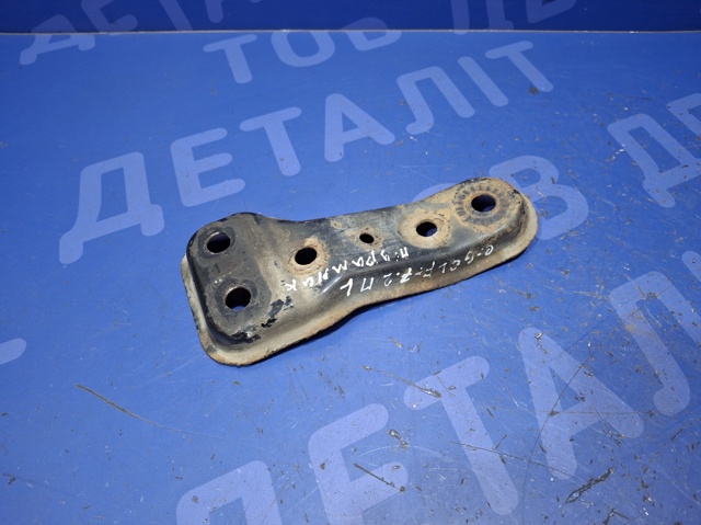 Кронштейн передньої балки 5Q0199517E VAG
