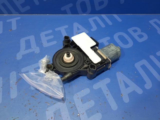 Мотор склопідйомника дверей задніх, правих 5Q0959408 VAG