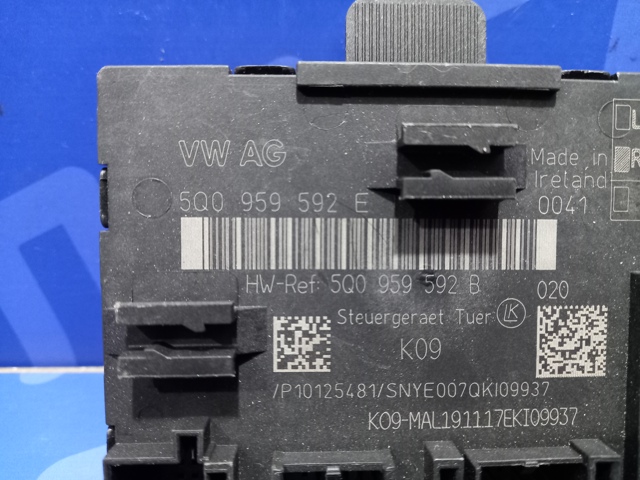 Блок комфорту передніх дверей 5Q0959592EZ00 VAG