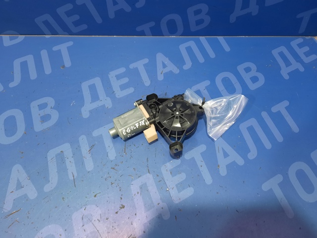 Мотор склопідйомника водійських дверей 5Q0959801C VAG