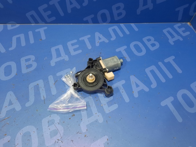 Мотор склопідйомника водійських дверей 5Q0959801C VAG