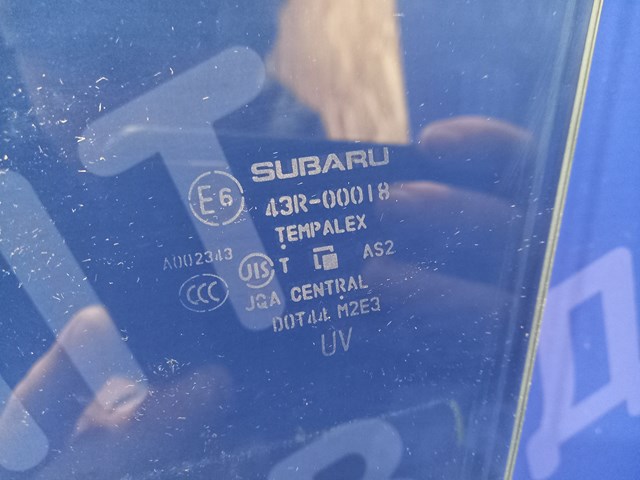 Скло передньої правої двері 61011SG000 SUBARU