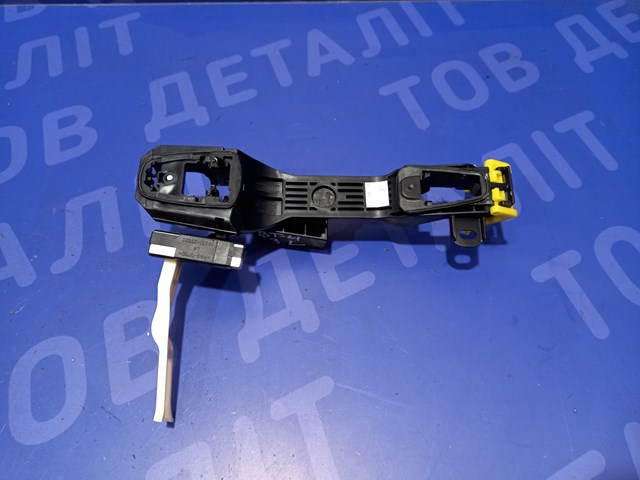 Тримач зовнішньої ручки дверей, задніх лівих 62142AN01A SUBARU