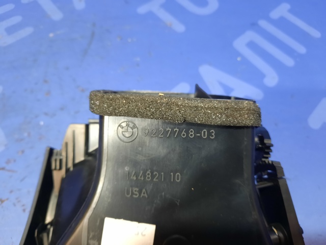 Решітка повітропровода права 64229227768 BMW