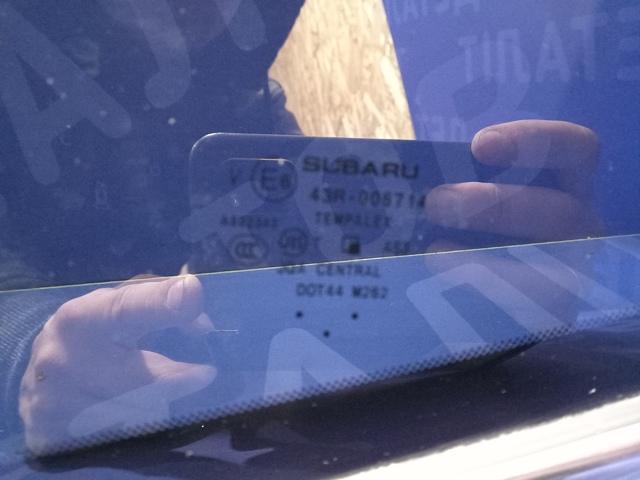 Скло багажника, ліве 65209SG071 SUBARU
