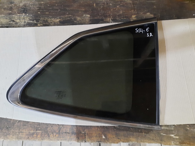 Скло багажного відсіку, праве 65209SJ060 SUBARU