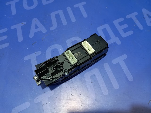 Кнопки переднього лівого склопід'ємника 83071AN01A SUBARU