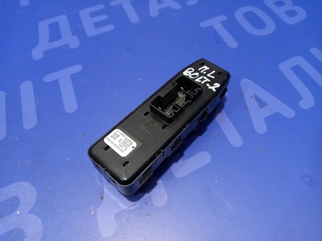 Кнопки переднього лівого склопід'ємника 84139693 GM