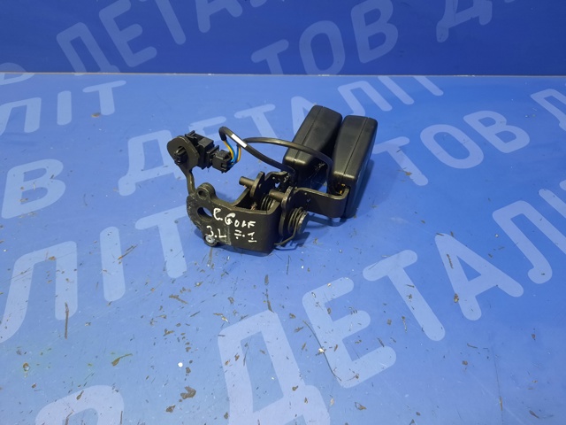 Важіль фіксатор ременя безпеки задній лівий 8V0857739QVZ VAG