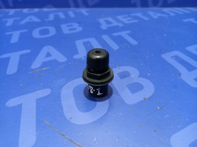 Відбійник кришки багажника 8X0827499 VAG