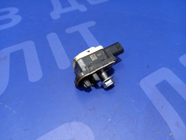 Датчик Ейрбег передній 98237SJ030 SUBARU