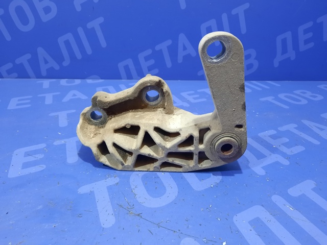 Кронштейн подушки (опори) двигуна, задньої BP4S39010B MAZDA