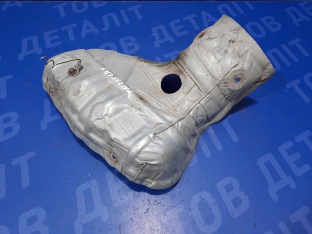 Кришка випускного колектора LF5013390B MAZDA