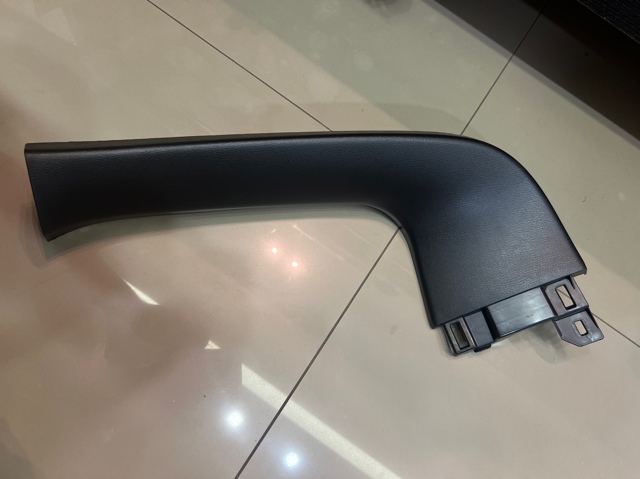 Обшивка-облицювання п'ятих дверей KB7W68940 MAZDA