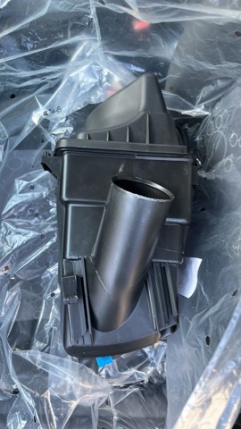Корпус повітряного фільтра 00001427J6 PEUGEOT