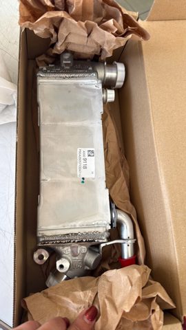 Радіатор интеркуллера YQ00990580 PEUGEOT