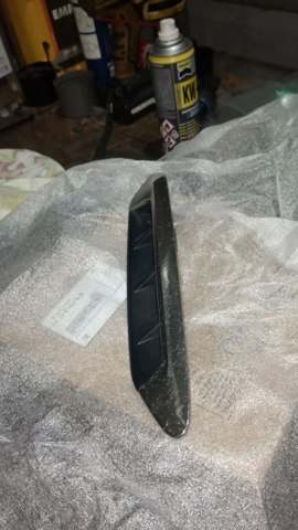 Молдинг переднього правого крила 51137461076 BMW