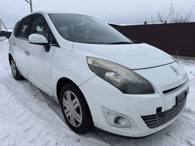Фара комбінована, передня 260108250R RENAULT