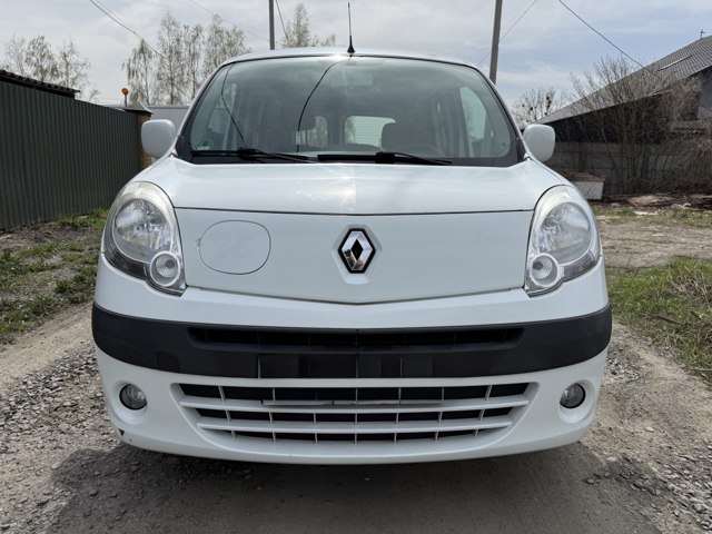 Правий важіль передній нижній підвіски 8200586567 RENAULT