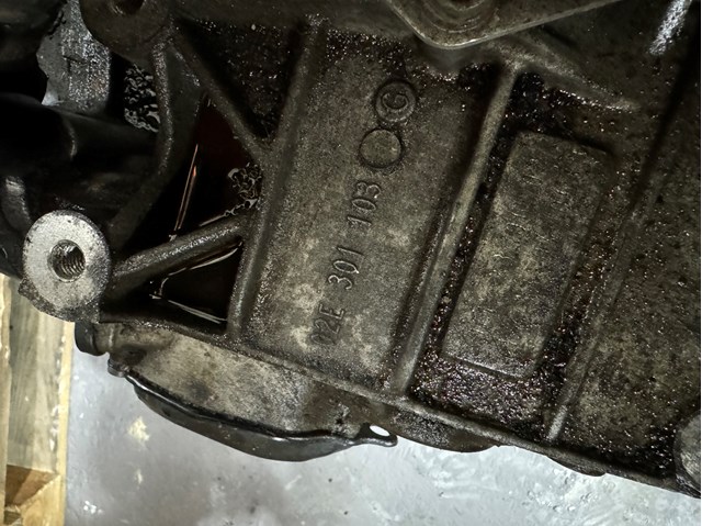 Корпус коробки передач 02E301103G VAG
