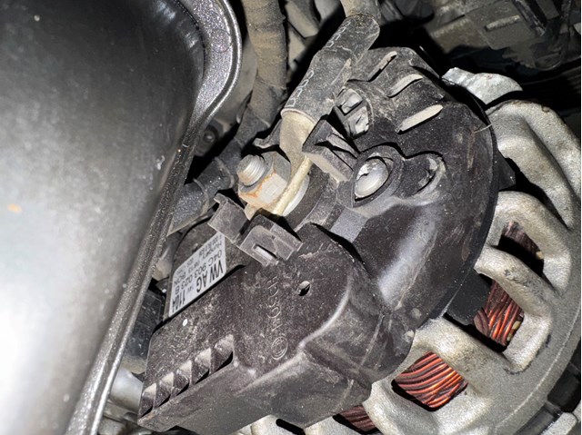Авто генератор 04C903023B VAG