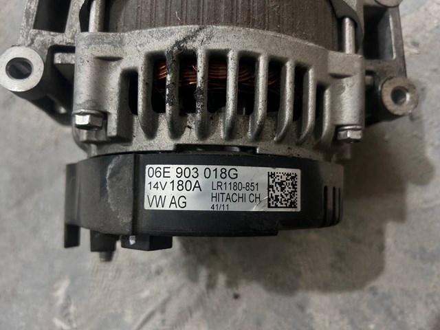 Авто генератор 06E903018G VAG