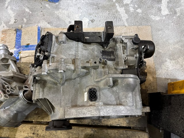 Корпус коробки передач 0CG301103A VAG
