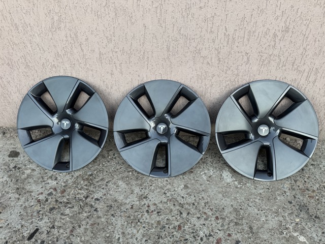 Ковпаки на диски 104427100A TESLA