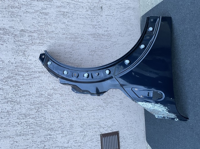 Переднє праве крило 41352754726 BMW