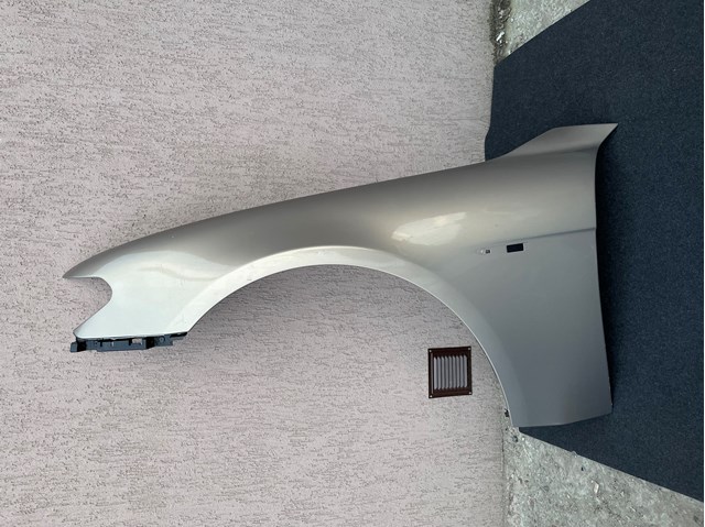 Переднє ліве крило 41357061661 BMW