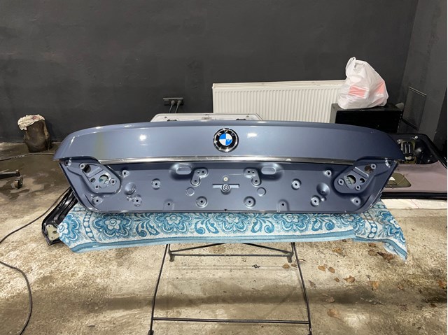 Кришка багажника кузова 41627138460 BMW