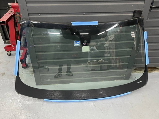 Вікно вітрове 51317388742 BMW