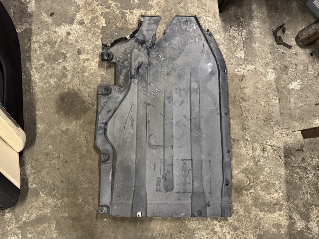 Захист днища, паливного бака 51757424888 BMW