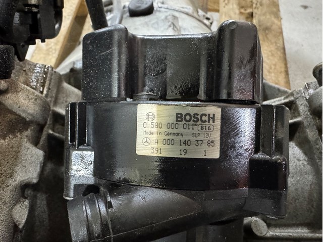 Компресор A0001403785 MERCEDES